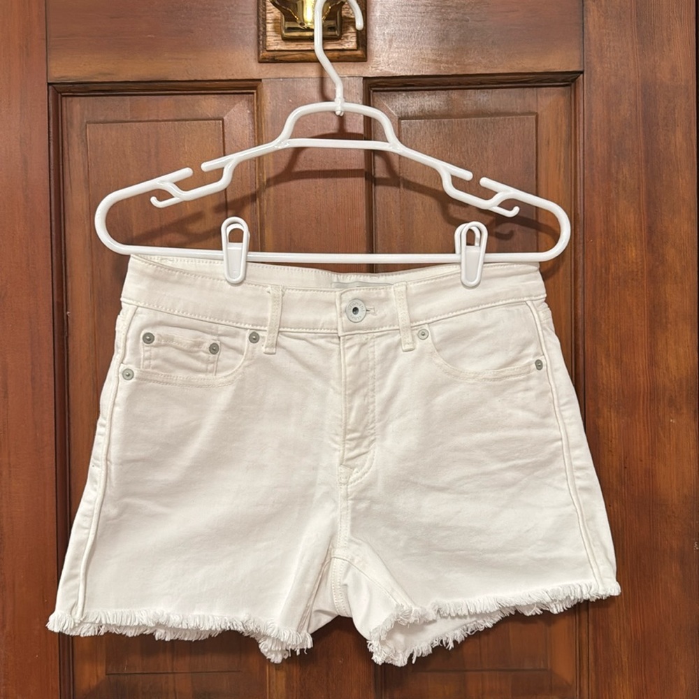 NWOT Vineyard vines white denim shorts size 27